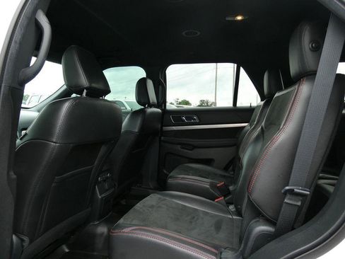 Used 2018 Ford Explorer XLT w/ Equipment Group 202A FWD image 19