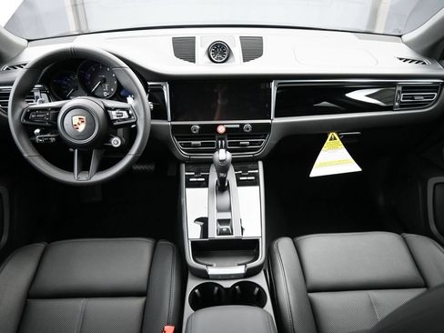 Certified 2026 Porsche Macan AWD/4WD image 24