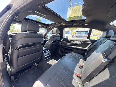 Used 2022 BMW 750i xDrive w/ Executive Package AWD/4WD image 17