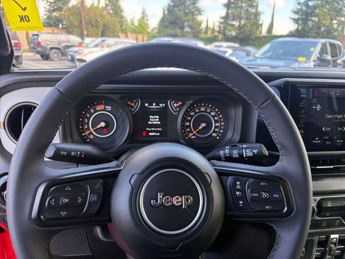 Used 2025 Jeep Wrangler Unlimited Sport AWD/4WD image 27