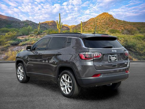 Used 2024 Jeep Compass Latitude AWD/4WD image 6