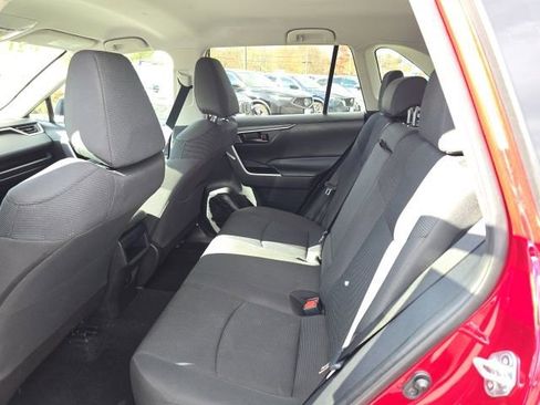 Used 2021 Toyota RAV4 LE image 14