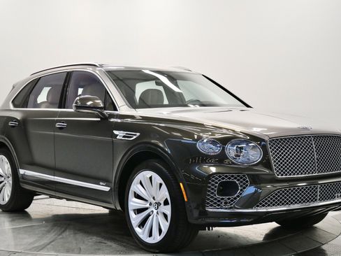 Used 2021 Bentley Bentayga Plug-In Hybrid image 3