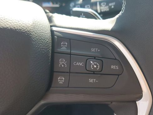 New 2025 Jeep Grand Cherokee Altitude image 31