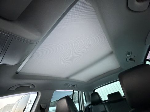 Used 2017 Volkswagen Tiguan Sport image 11