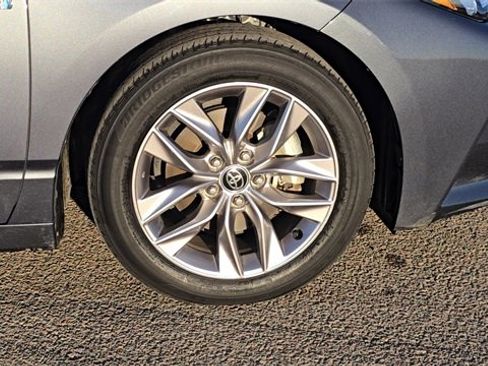 Used 2021 Toyota Avalon XLE image 32