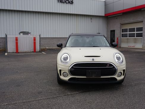 Used 2017 MINI Cooper Clubman S image 2