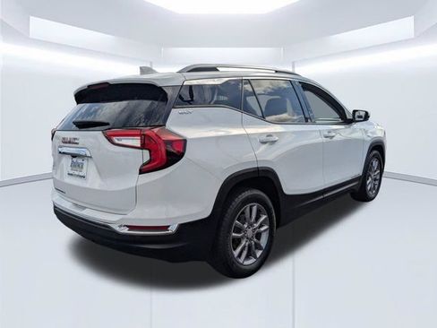 Used 2024 GMC Terrain SLT w/ Infotainment Package II FWD image 4