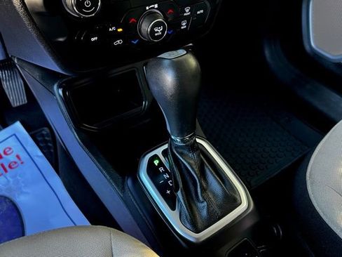 Used 2019 Jeep Renegade Latitude w/ UConnect 8.4 Nav Group image 40