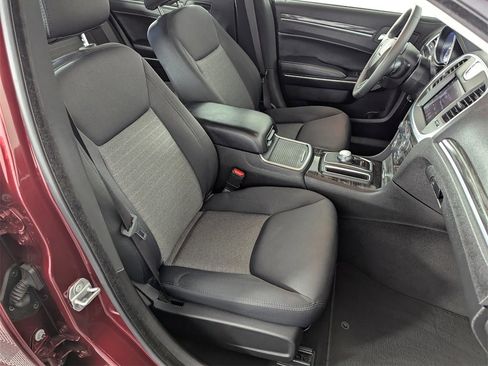 Used 2022 Chrysler 300 Touring image 34