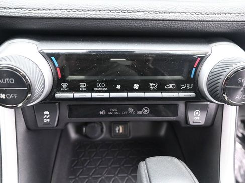 Used 2024 Toyota RAV4 XLE image 33