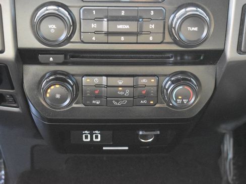 Used 2016 Ford F150 XLT w/ Equipment Group 302A Luxury AWD/4WD image 27