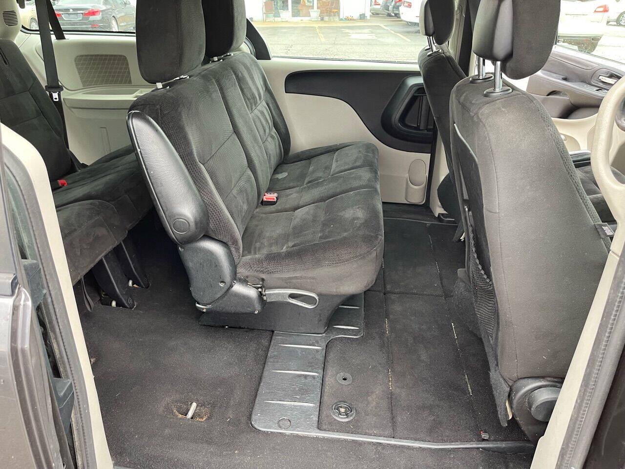Used 2016 Dodge Grand Caravan American Value Package FWD image 10