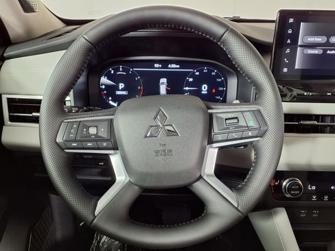 New 2026 Mitsubishi Outlander SE FWD image 24