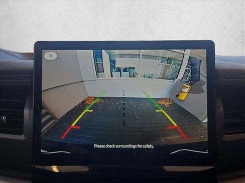 Used 2024 Ford Expedition XLT image 14