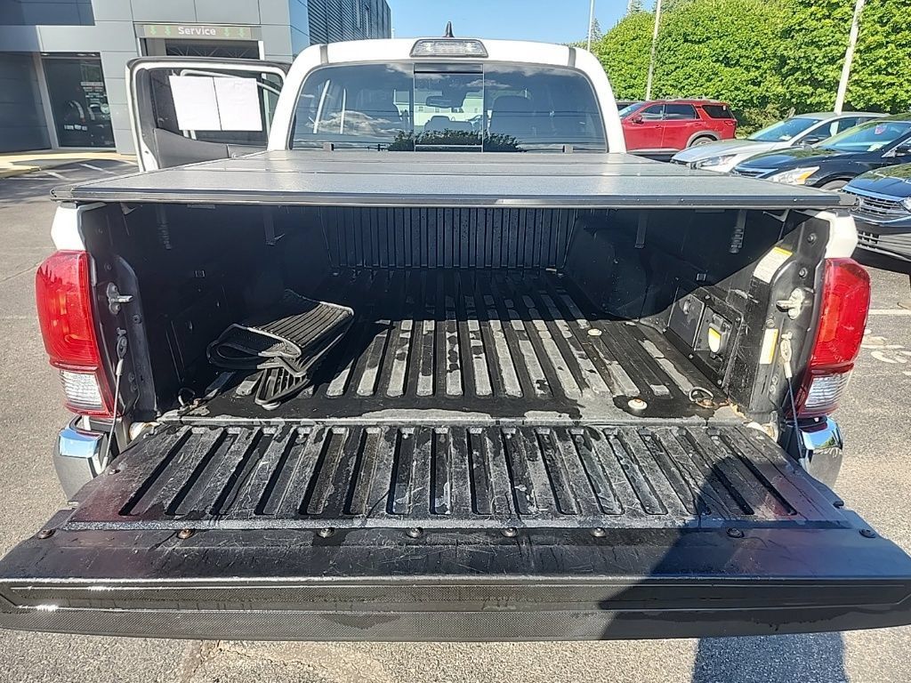 Used 2018 Toyota Tacoma TRD Off-Road AWD/4WD image 28