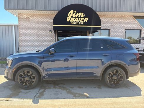 Used 2024 Kia Sorento EX AWD/4WD image 2