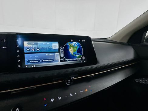 Used 2024 Nissan Ariya AWD image 22