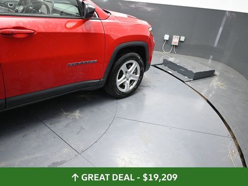 Used 2024 Jeep Compass Latitude image 24