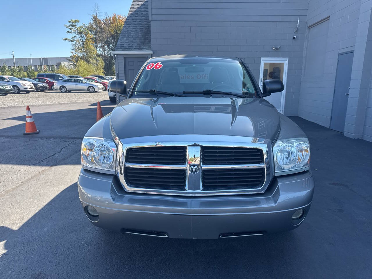 Used 2006 Dodge Dakota SLT w/ Trailer Tow Group AWD/4WD image 2