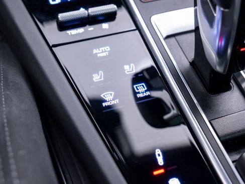 Used 2020 Porsche Cayenne Turbo image 27