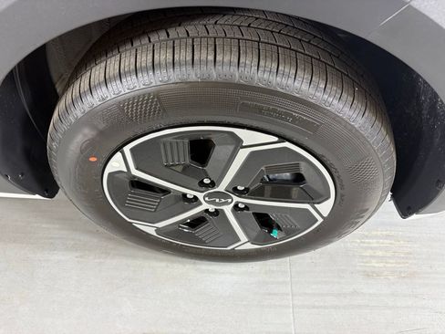 New 2026 Kia Niro LX FWD image 10