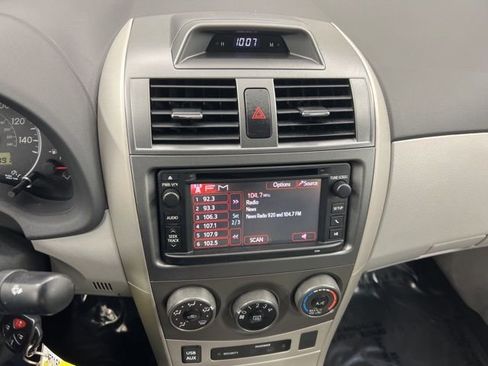 Used 2013 Toyota Corolla LE image 17