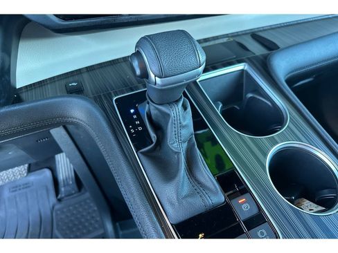 Certified 2023 Toyota Sienna Platinum image 25