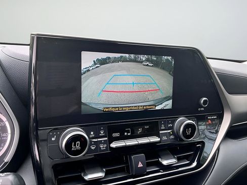 Used 2023 Toyota Highlander XLE FWD image 25