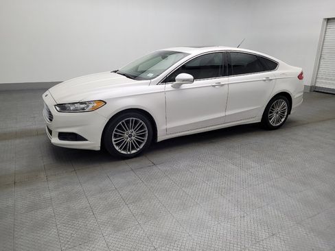 Used 2016 Ford Fusion SE w/ Equipment Group 202A image 2