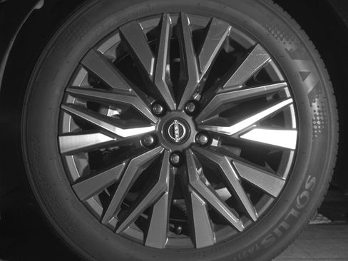 Used 2025 Nissan Altima 2.5 SV FWD image 12