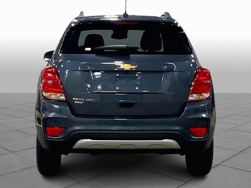 Used 2022 Chevrolet Trax LT w/ LT Convenience Package image 2