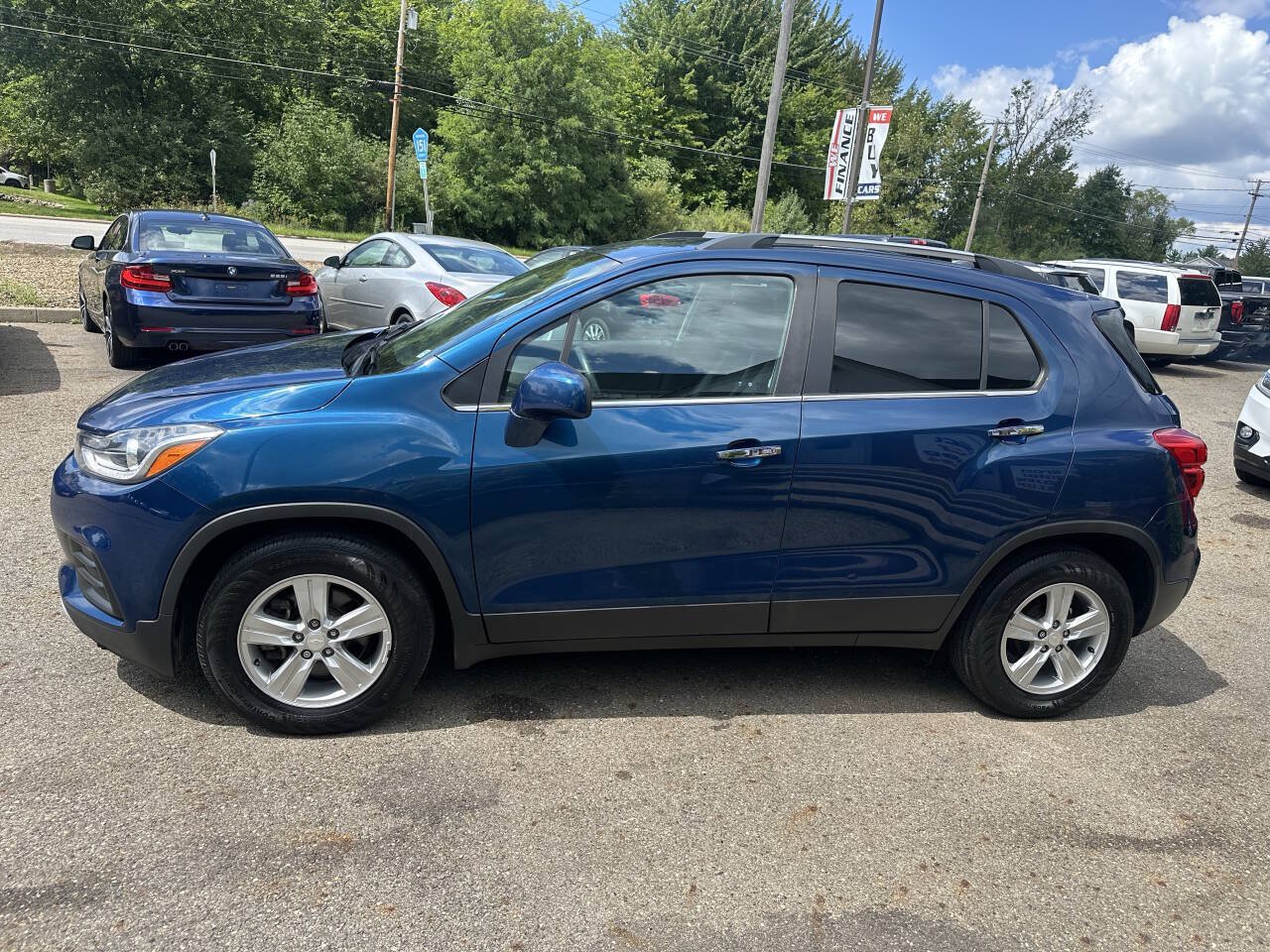 Used 2020 Chevrolet Trax LT w/ LT Convenience Package FWD image 3