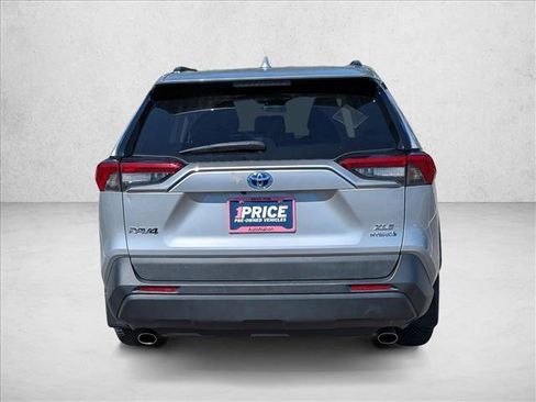 Used 2020 Toyota RAV4 XLE w/ Convenience Package AWD/4WD image 6