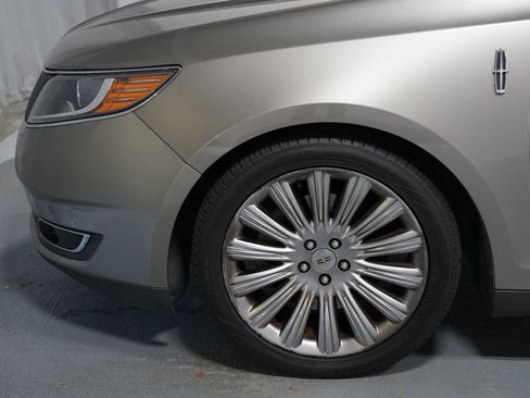 Used 2016 Lincoln MKS AWD w/ Equipment Group 101A image 5
