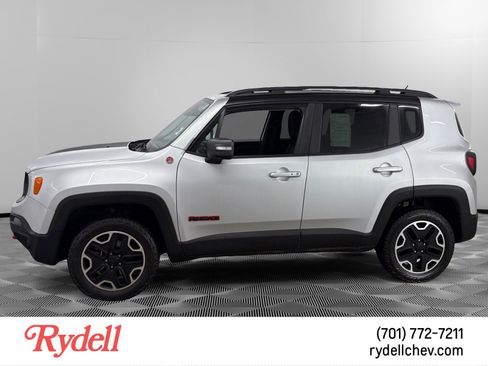 Used 2017 Jeep Renegade Trailhawk AWD/4WD image 2