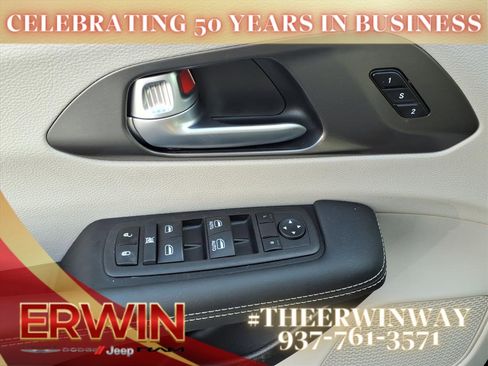 Certified 2024 Chrysler Pacifica Touring-L image 11