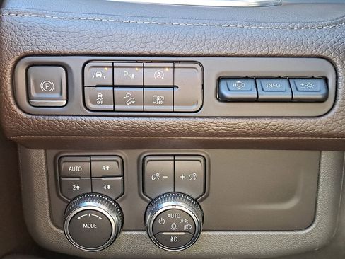 Used 2023 GMC Yukon Denali image 30