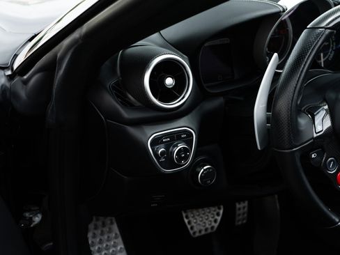 Used 2018 Ferrari California T RWD image 17