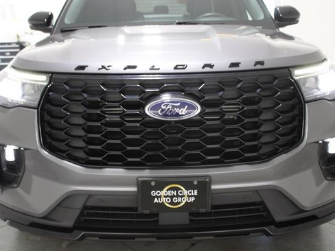 Used 2025 Ford Explorer ST-Line w/ ST-Line Street Pack AWD/4WD image 56