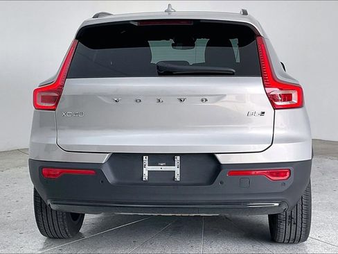 Certified 2025 Volvo XC40 B5 Plus image 7