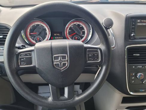 Used 2019 Dodge Grand Caravan SE w/ UConnect Hands-Free Group FWD image 22
