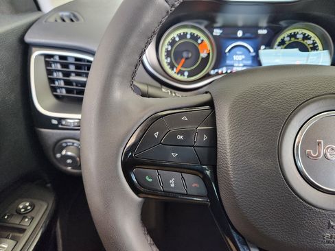 Used 2023 Jeep Cherokee Altitude Lux image 30