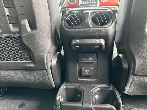 Used 2018 Jeep Wrangler Unlimited Rubicon image 39