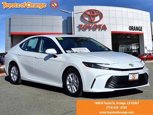 Certified 2025 Toyota Camry LE image 1