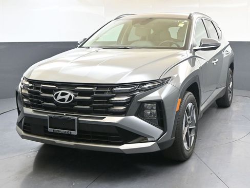 Certified 2025 Hyundai Tucson SEL image 1