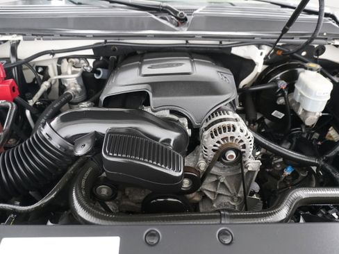 Used 2013 Chevrolet Avalanche LTZ image 29