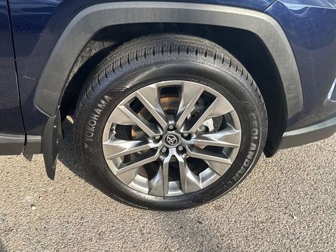 Used 2021 Toyota RAV4 XLE Premium image 39