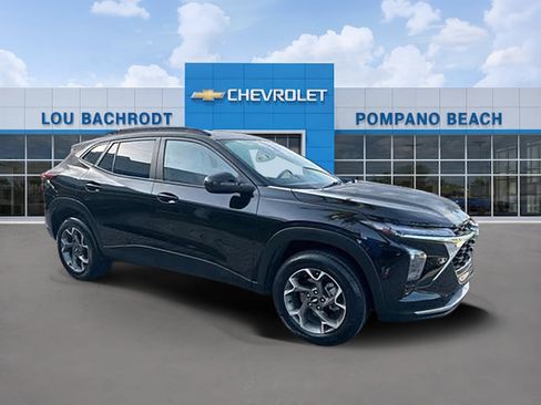 Used 2024 Chevrolet Trax LT FWD image 2