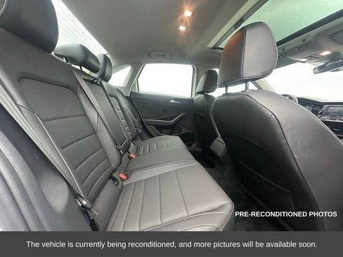 Used 2024 Volkswagen Jetta SE w/ Panoramic Sunroof Package image 15